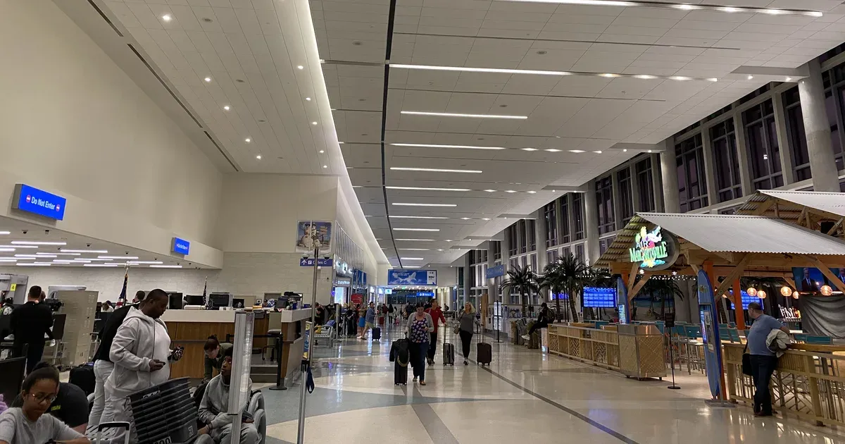 FLL International Arrivals: The Connection Window That Holds