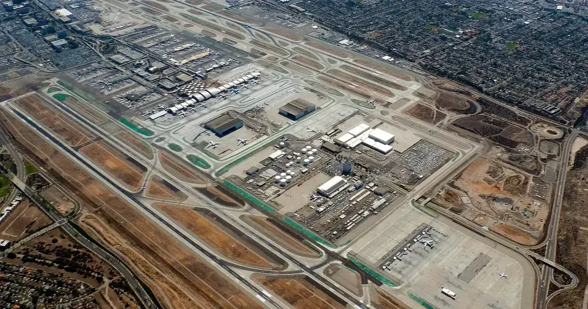 LAX Customs on Sunday Afternoon Is a Two-Act Play