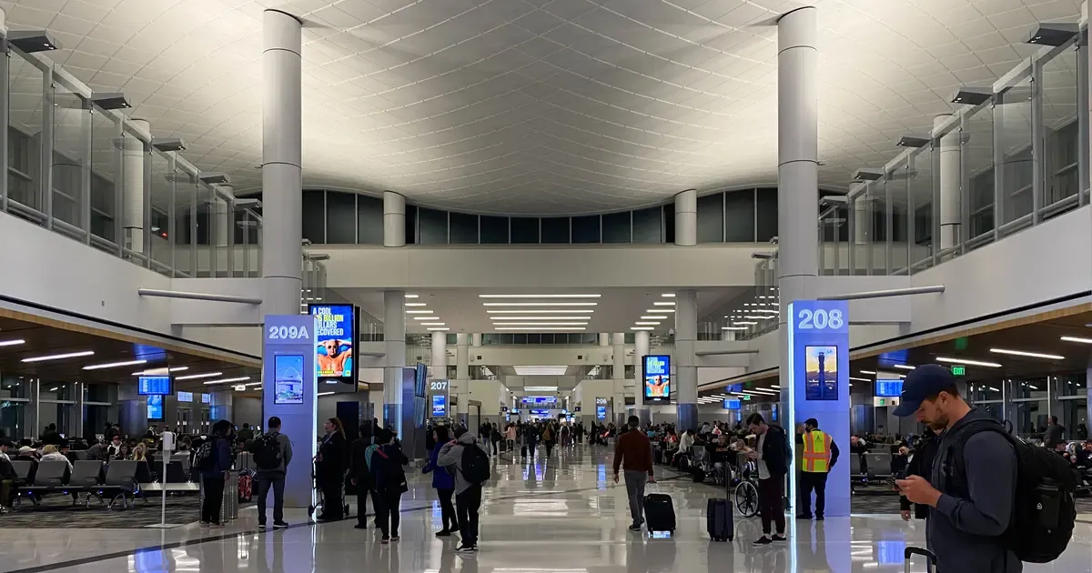 LAX Terminal 1 Food, Ranked by What's Actually Worth It