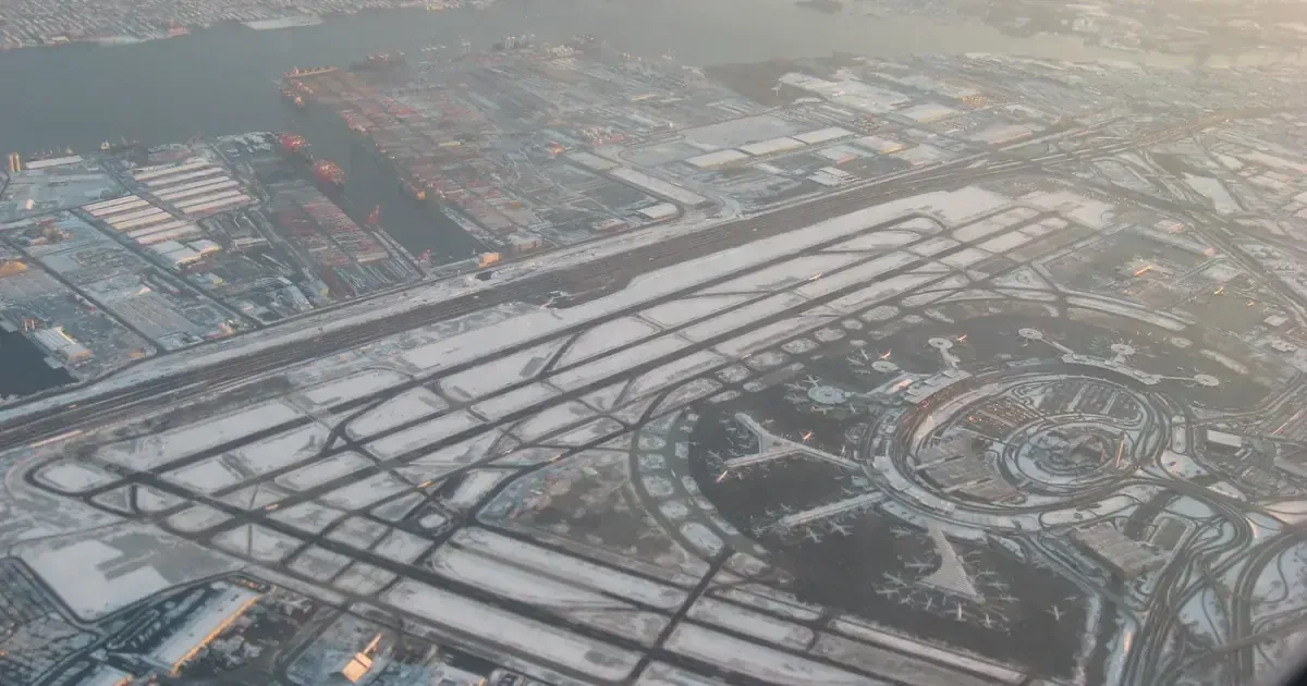 Newark's Sunday 4 PM Customs Crunch: 76 Minutes