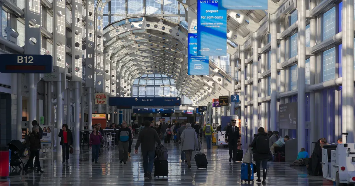 ORD vs LAX in Peak Season: 28 Quiet Hours Against 10